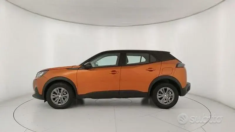 Usata Peugeot 2008 Active 110 CV (80 kW) 2022 Arancione SUV