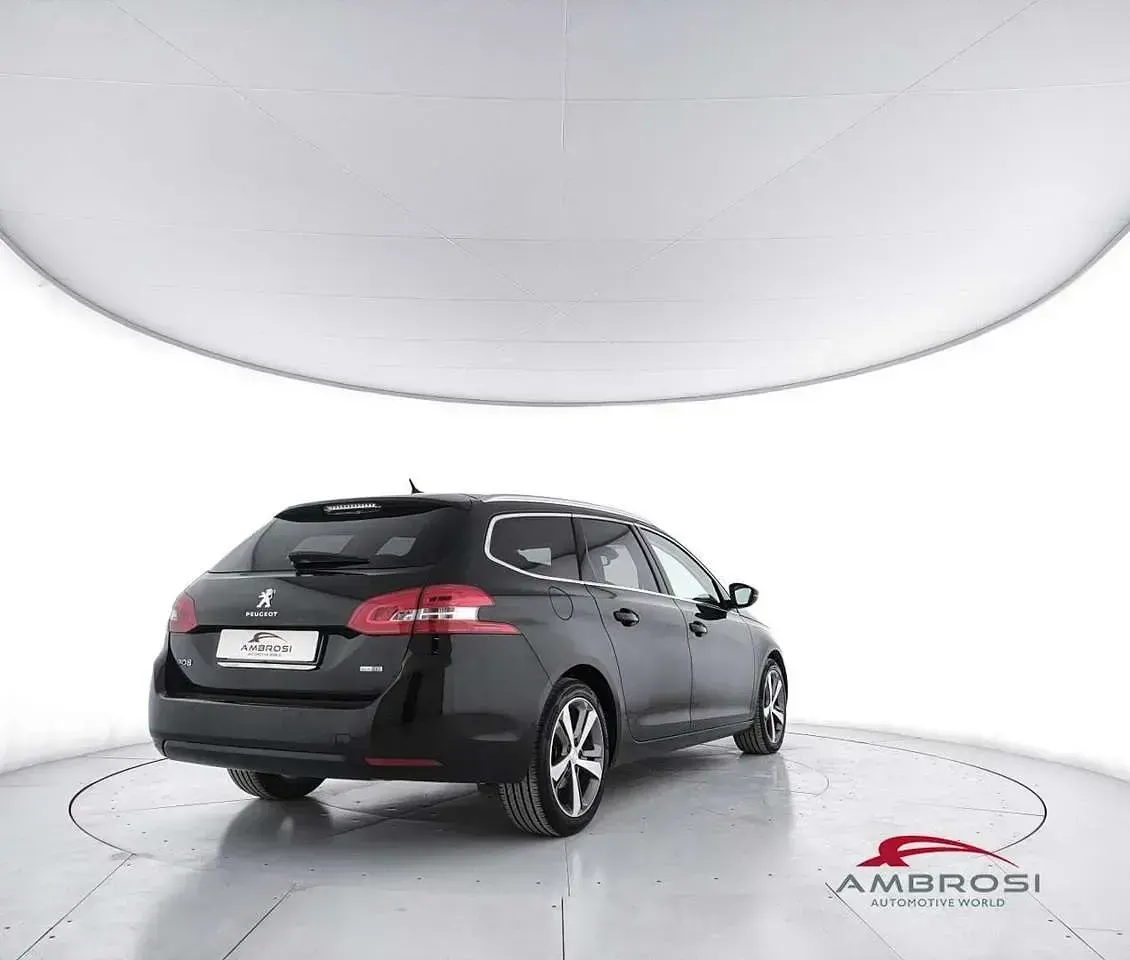 Usado Peugeot 308 Allure 120 CV (88 kW) 2016 Negro Familiar