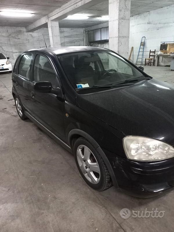 Usata Opel Corsa Club 75 CV (55 kW) 2004 Nero Utilitaria