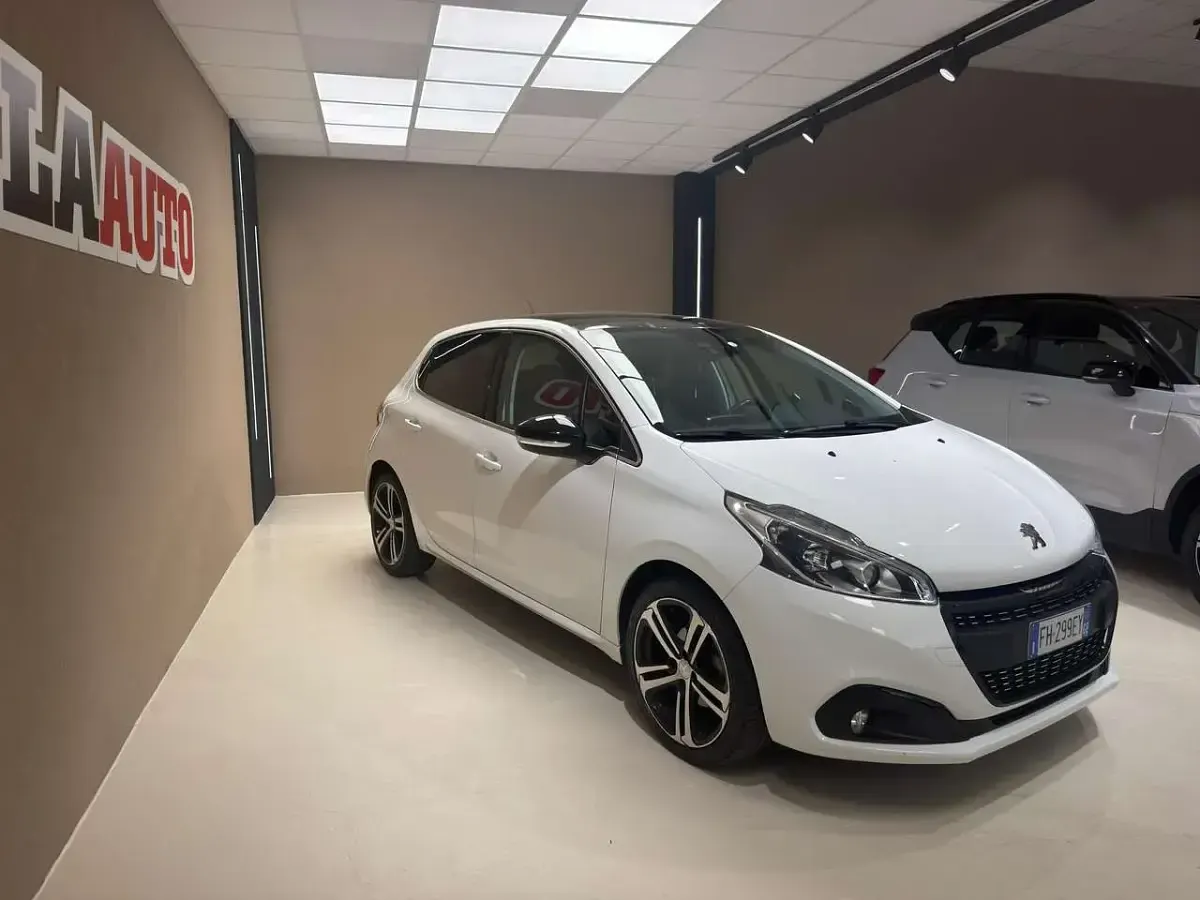 Usata Peugeot 208 GT-line 120 CV (88 kW) 2017 Bianco Utilitaria