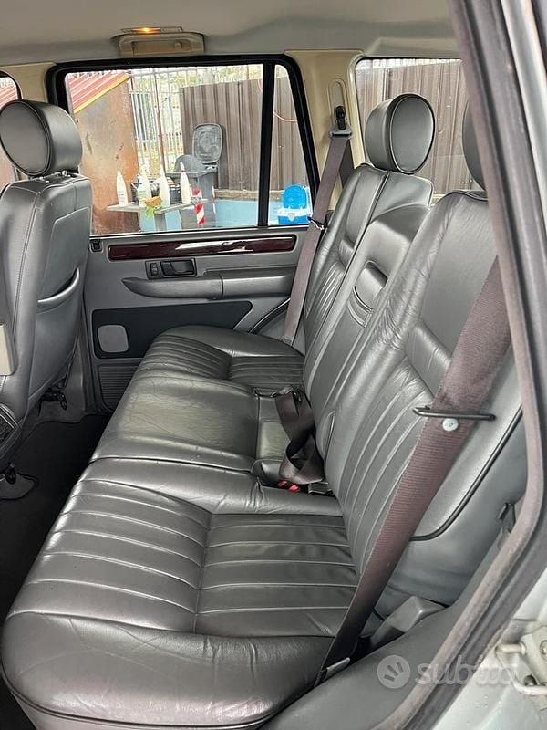 Usata Land Rover Range Rover 136 CV (100 kW) 1998 Grigio SUV