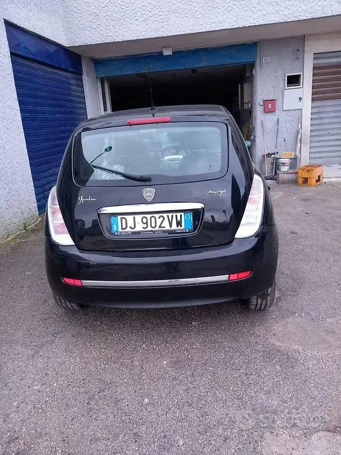 Usata Lancia Ypsilon 75 CV (55 kW) 2008 Nero Utilitaria