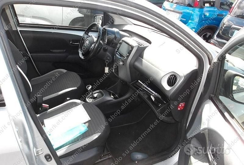 Usata Toyota Aygo 72 CV (52 kW) 2018 Grigio Utilitaria