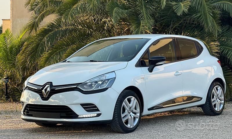 Second-hand Renault Clio IV LIMITED 75 CP (55 kW) 2018 Alb Berlinǎ