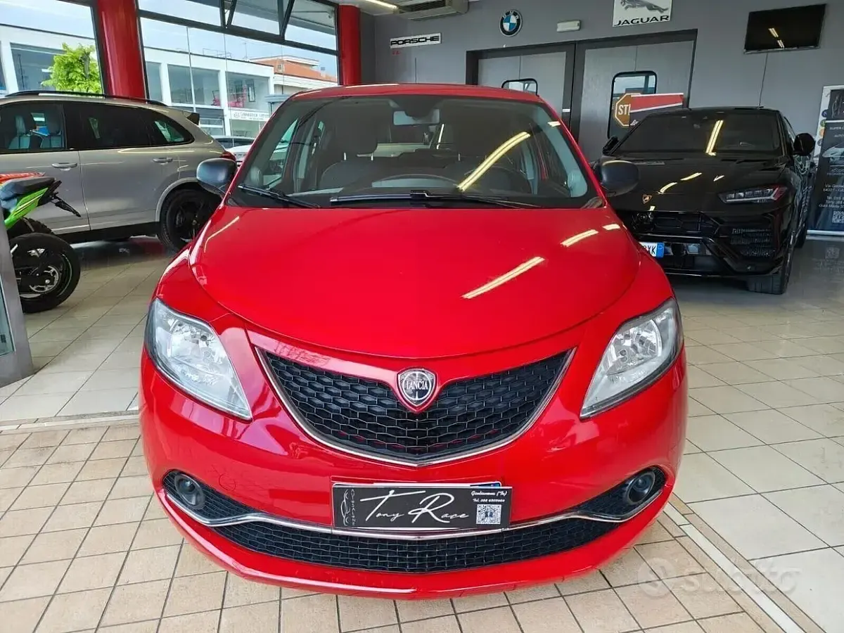 Usata Lancia Ypsilon S 95 CV (69 kW) 2018 Rosso Utilitaria