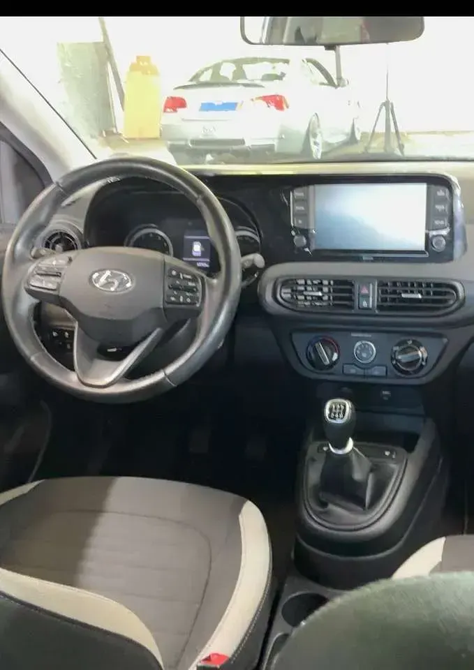 Usata Hyundai i10 67 CV (49 kW) 2021 Grigio finanza perlato Utilitaria