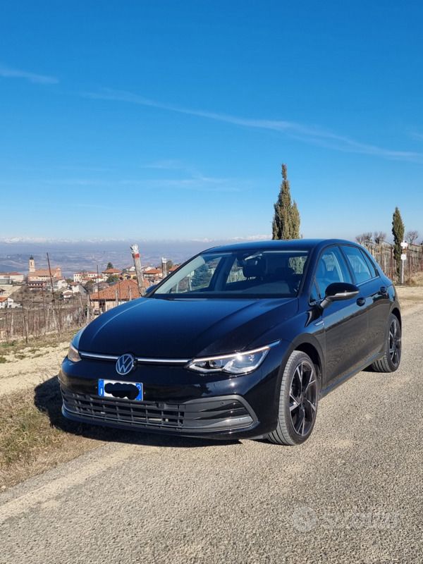Nero Usata 2021 VW Golf VIII Style Due volumi | 26.000 € (Molto cara) - Immagine 1/4