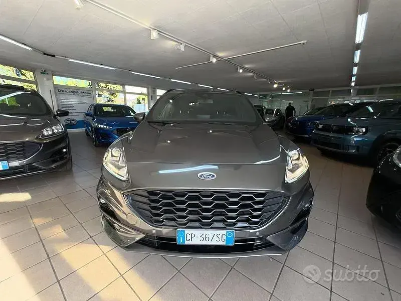 Usata Ford Kuga ST-Line 190 CV (139 kW) 2023 Grigio SUV