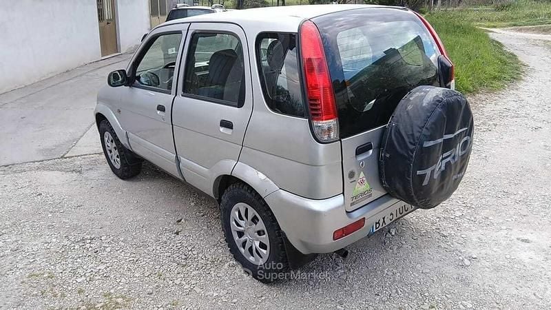 Usata Daihatsu Terios 86 CV (63 kW) 2002 Argento SUV