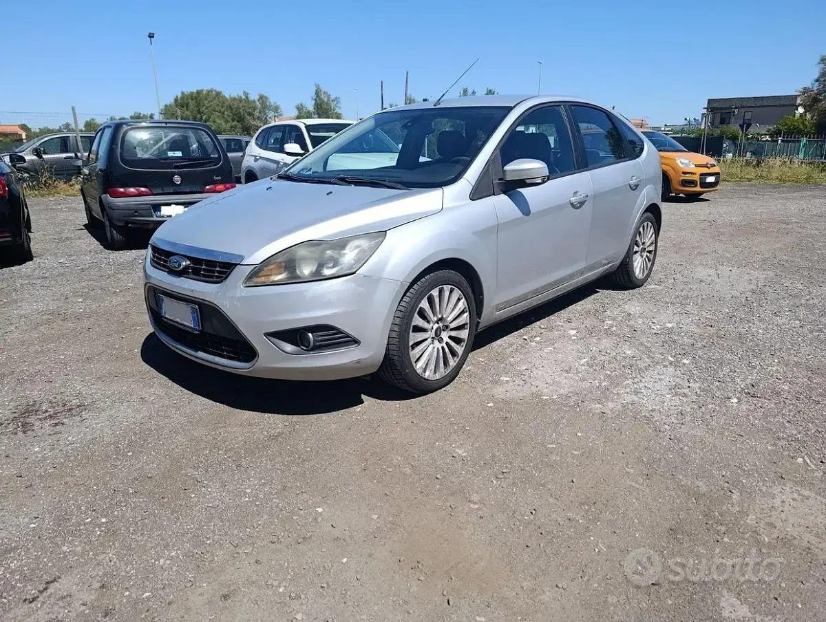 Käytetty Ford Focus Titanium 90 HP (66 kW) 2008 Harmaa Sedan