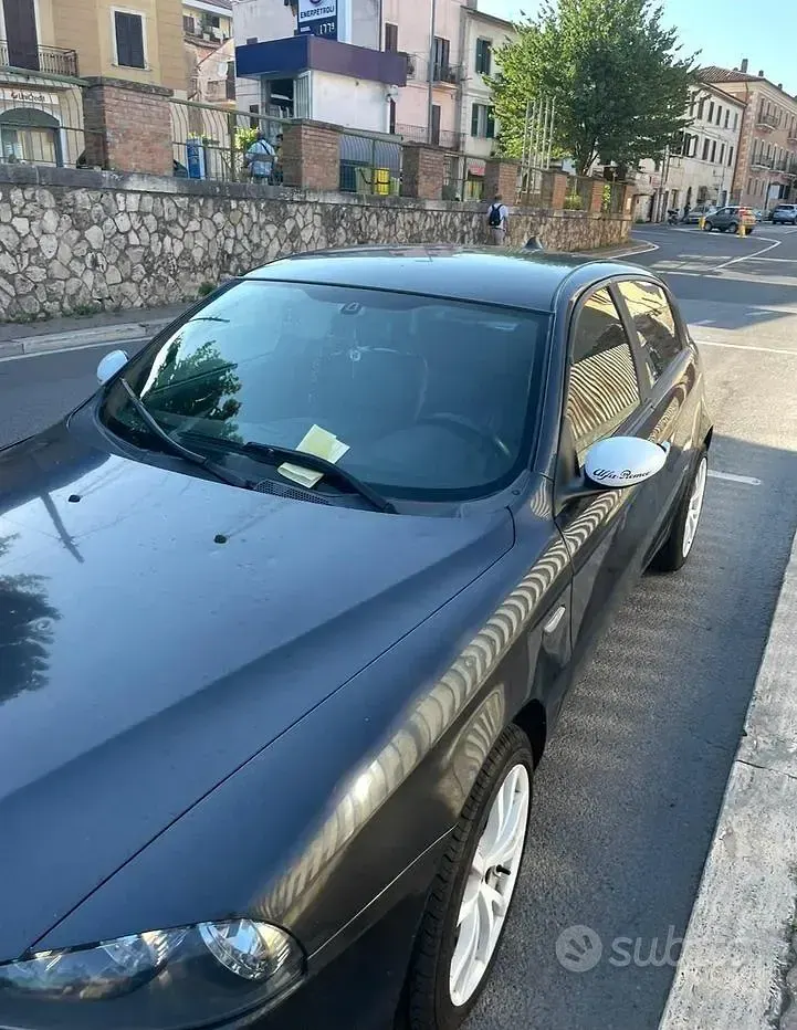 Usata Alfa Romeo 147 101 CV (74 kW) 2006 Nero Utilitaria