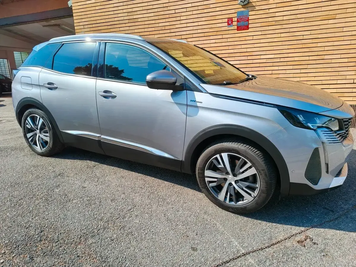 Usata Peugeot 3008 Allure 199 CV (146 kW) 2021 Argento SUV