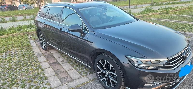 Usata VW Passat Executive 150 CV (110 kW) 2020 Grigio Station wagon