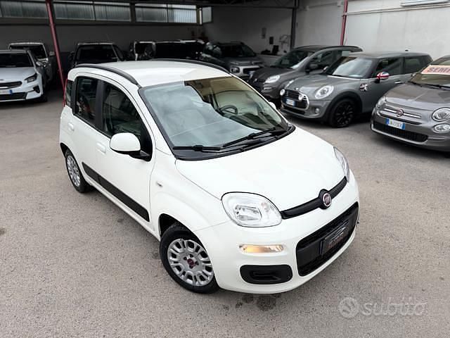 Usata Fiat Panda Lounge 69 CV (50 kW) 2012 Bianco Utilitaria
