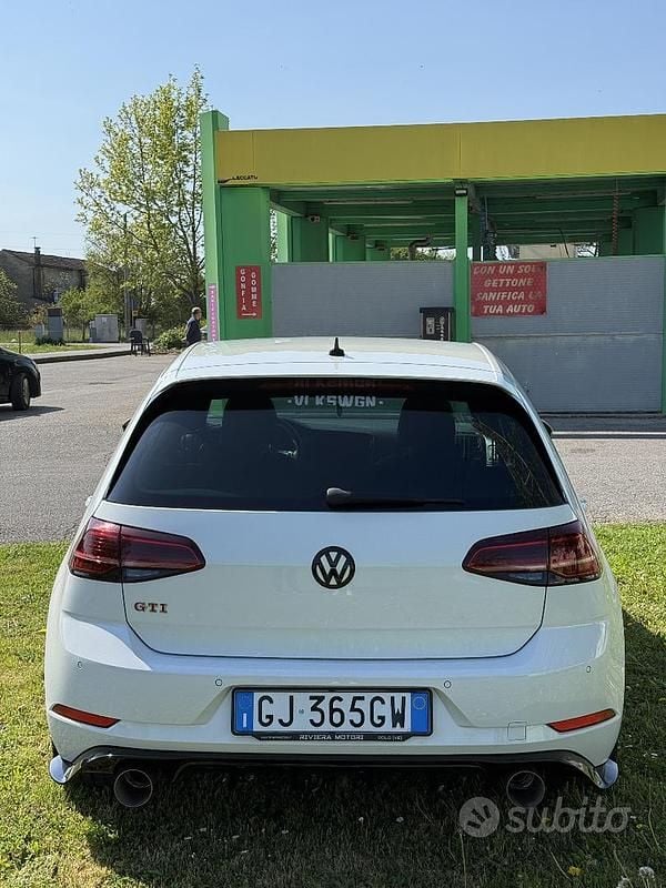 Begagnad VW Golf VIII GTI 245 HK (180 kW) 2022 Vit Sedan