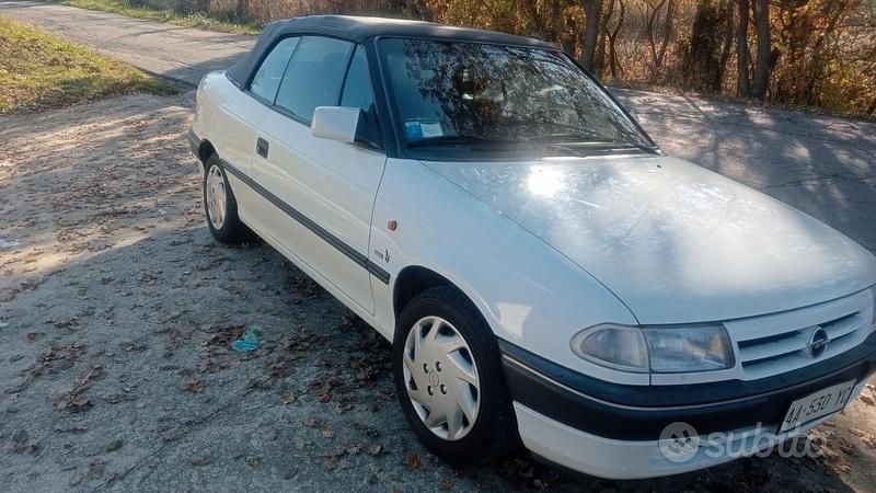 Usata Opel Astra Cabriolet 1994 Bianco Cabrio