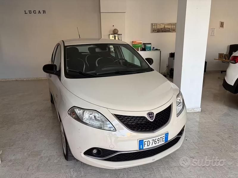 Usata Lancia Ypsilon Platinum 69 CV (50 kW) 2016 Beige Utilitaria