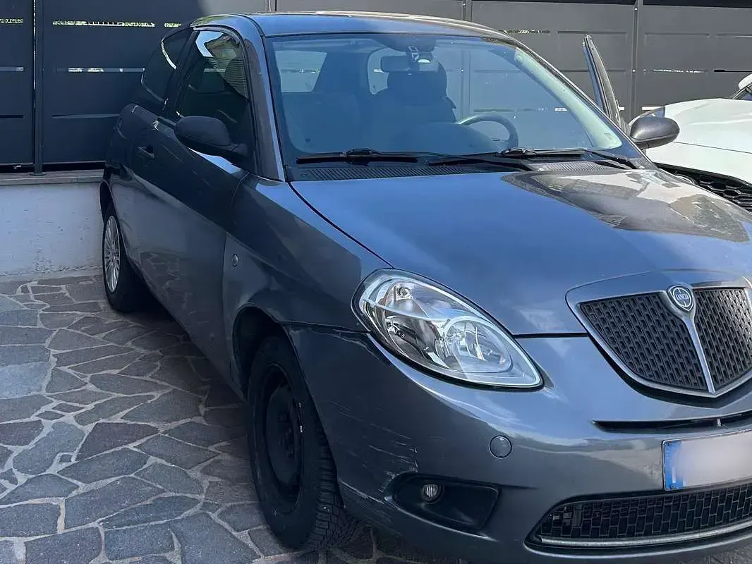 Usata Lancia Ypsilon 60 CV (44 kW) 2009 Grigio Utilitaria
