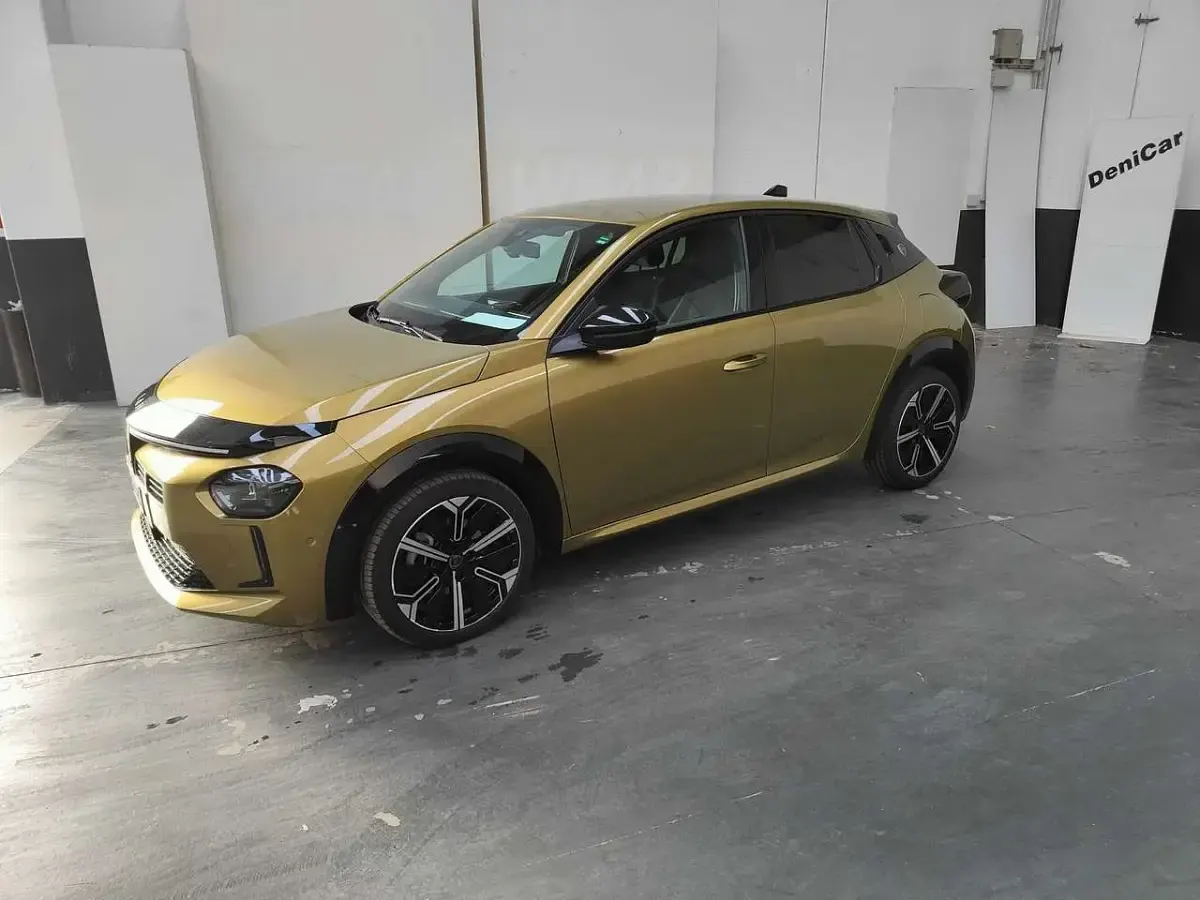 Usata Lancia Ypsilon 110 CV (80 kW) 2024 Oro Utilitaria