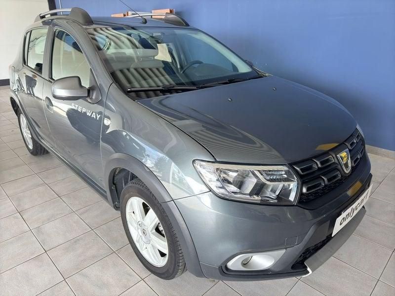Usata Dacia Sandero Stepway 90 CV (66 kW) 2017 Grigio scuro Utilitaria