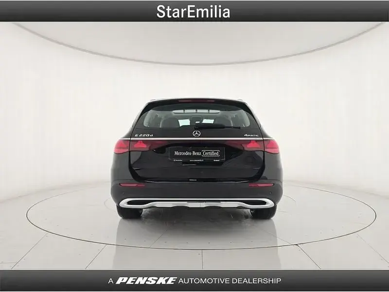 Usata Mercedes E220 Premium Plus 197 CV (144 kW) 2025 Nero Station wagon