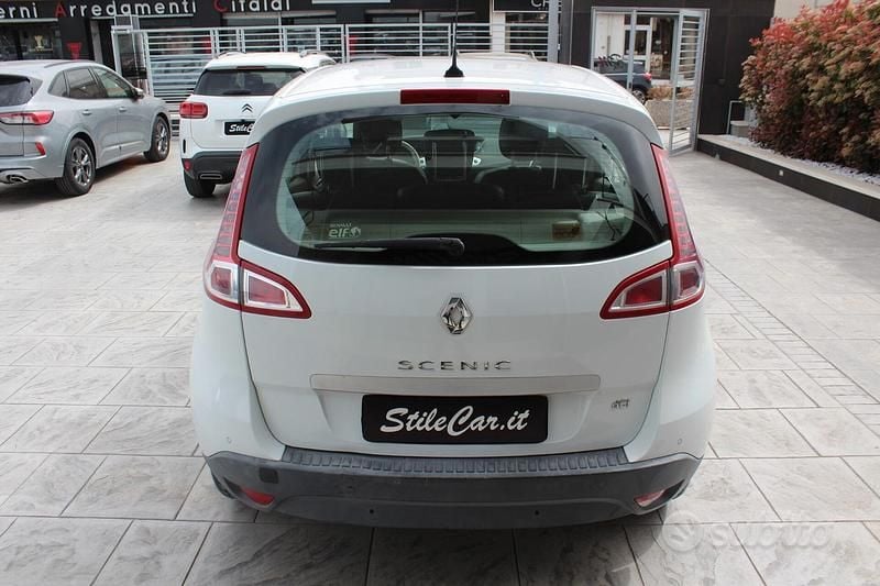 Usata Renault Scénic III Luxe 131 CV (96 kW) 2010 Bianco Monovolume