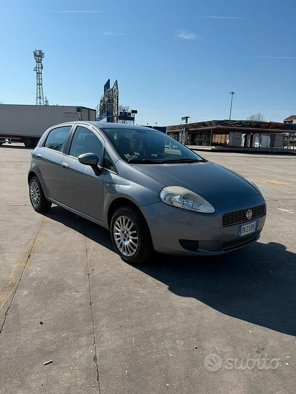 Usata Fiat Grande Punto 77 CV (56 kW) 2009 Grigio Utilitaria