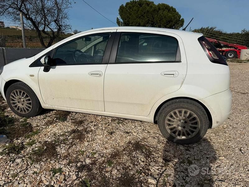 Usata Fiat Grande Punto 75 CV (55 kW) 2006 Bianco Utilitaria