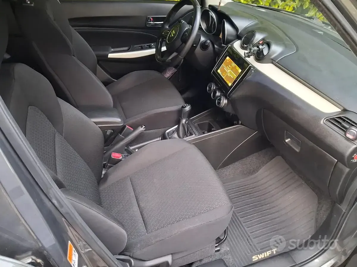 Usata Suzuki Swift 90 CV (66 kW) 2018 Grigio Utilitaria