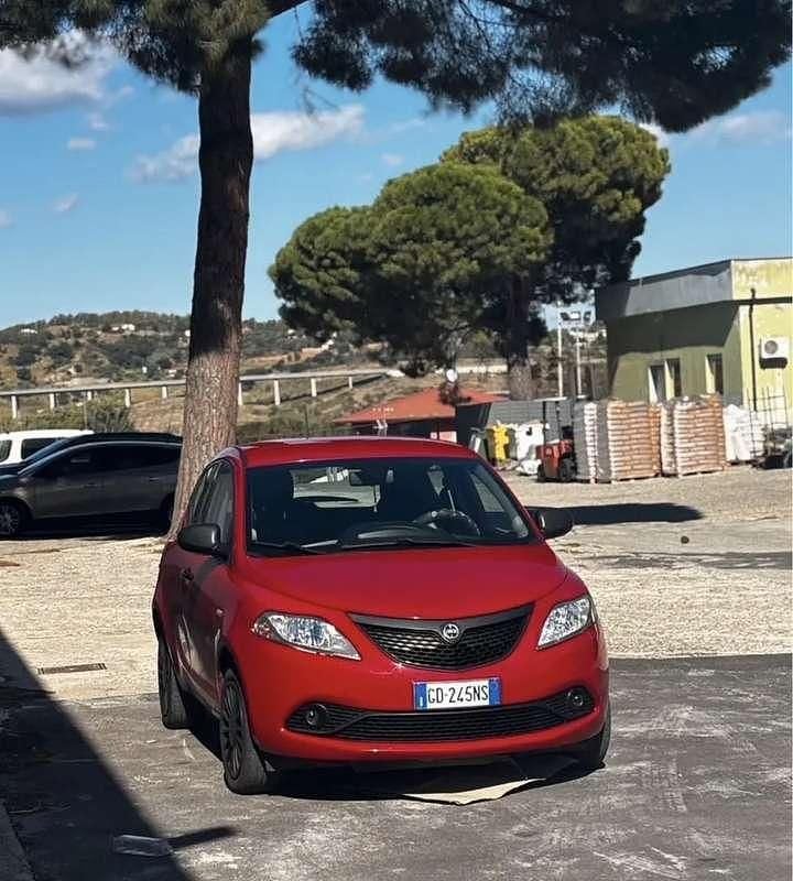 Usata Lancia Ypsilon Silver 69 CV (50 kW) 2021 Utilitaria