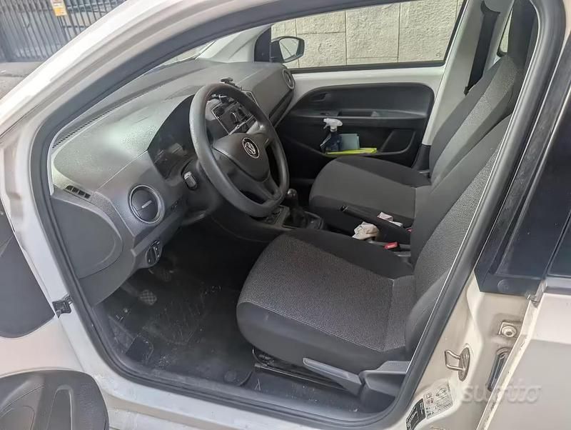 Begagnad VW up! Move 60 HK (44 kW) 2017 Vit Halvkombi