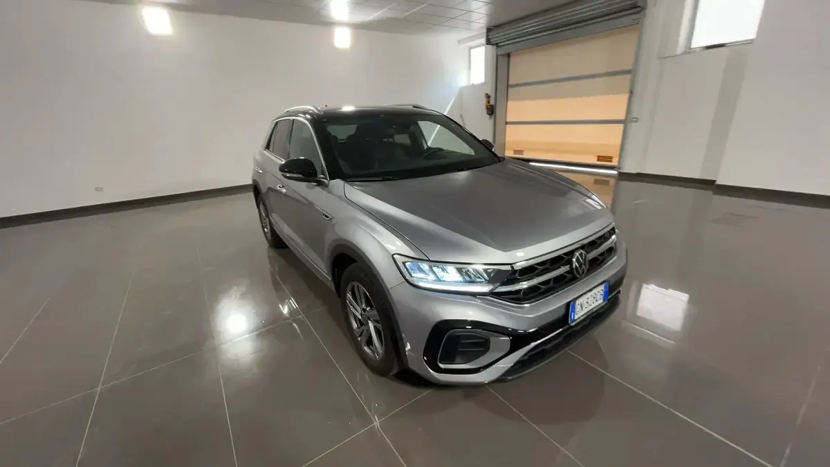 Usata VW T-Roc R-line 110 CV (80 kW) 2023 Argento SUV
