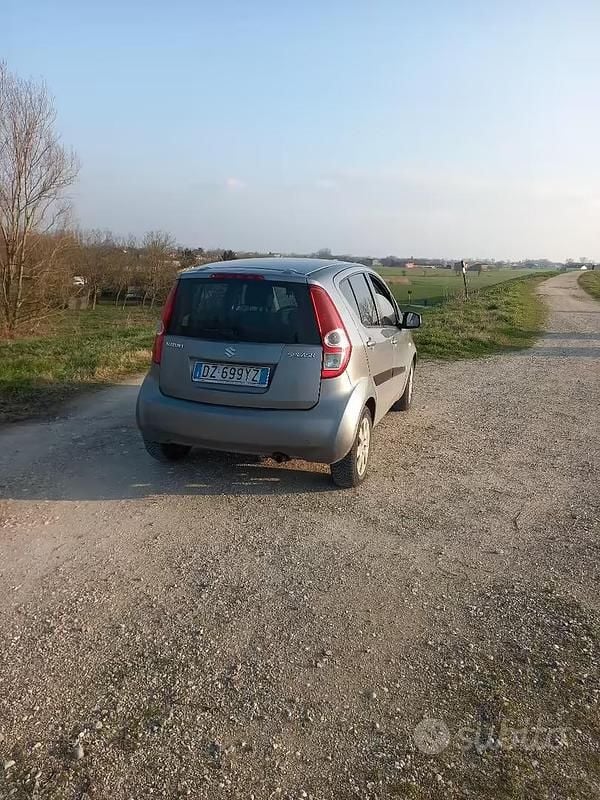 Usata Suzuki Splash 70 CV (51 kW) 2010 Grigio Utilitaria