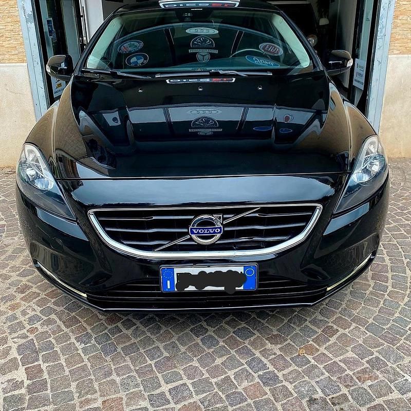 Usata Volvo V40 115 CV (84 kW) 2013 Nero Berlina
