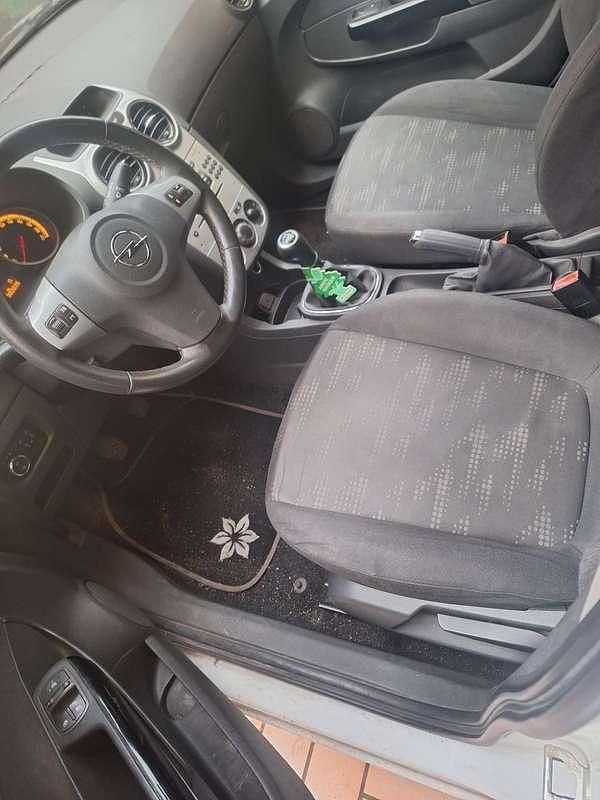 Usata Opel Corsa 75 CV (55 kW) 2013 Bianco Berlina