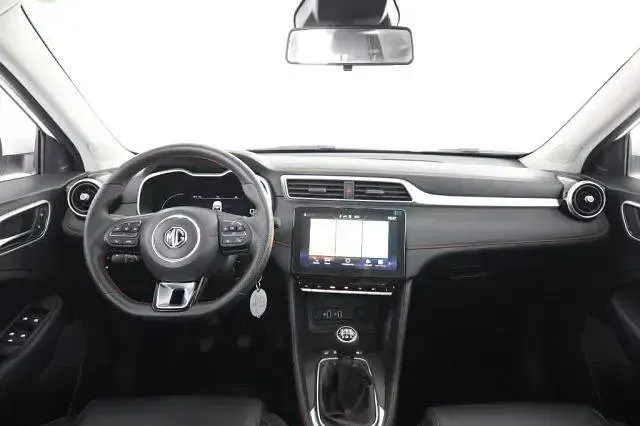 Usata MG ZS Luxury 106 CV (77 kW) 2023 Dover white SUV