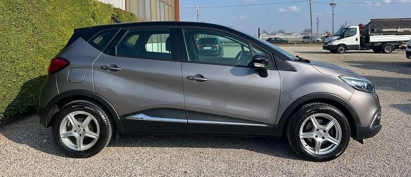 Usata Renault Captur Luxe 120 CV (88 kW) 2014 Grigio SUV