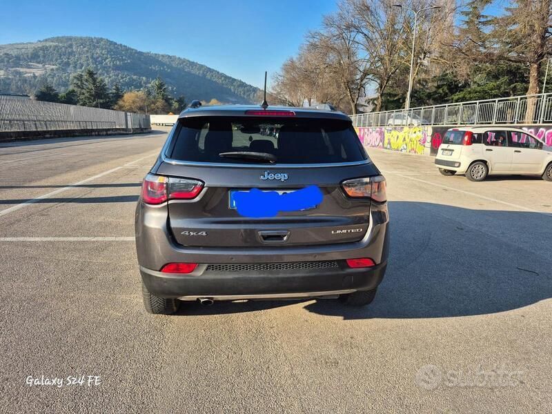 Grigio Usata 2019 Jeep Compass SUV | 18.500 € (Buon prezzo) - Immagine 1/4