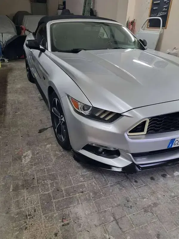 Usata Ford Mustang 305 CV (224 kW) 2015 Argento Cabrio