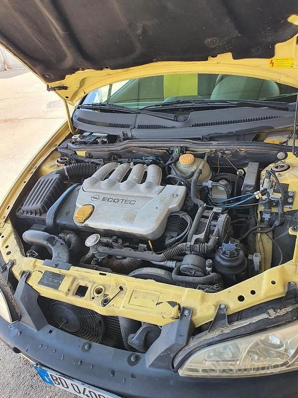 Usata Opel Tigra 90 CV (66 kW) 1998 Giallo Berlina