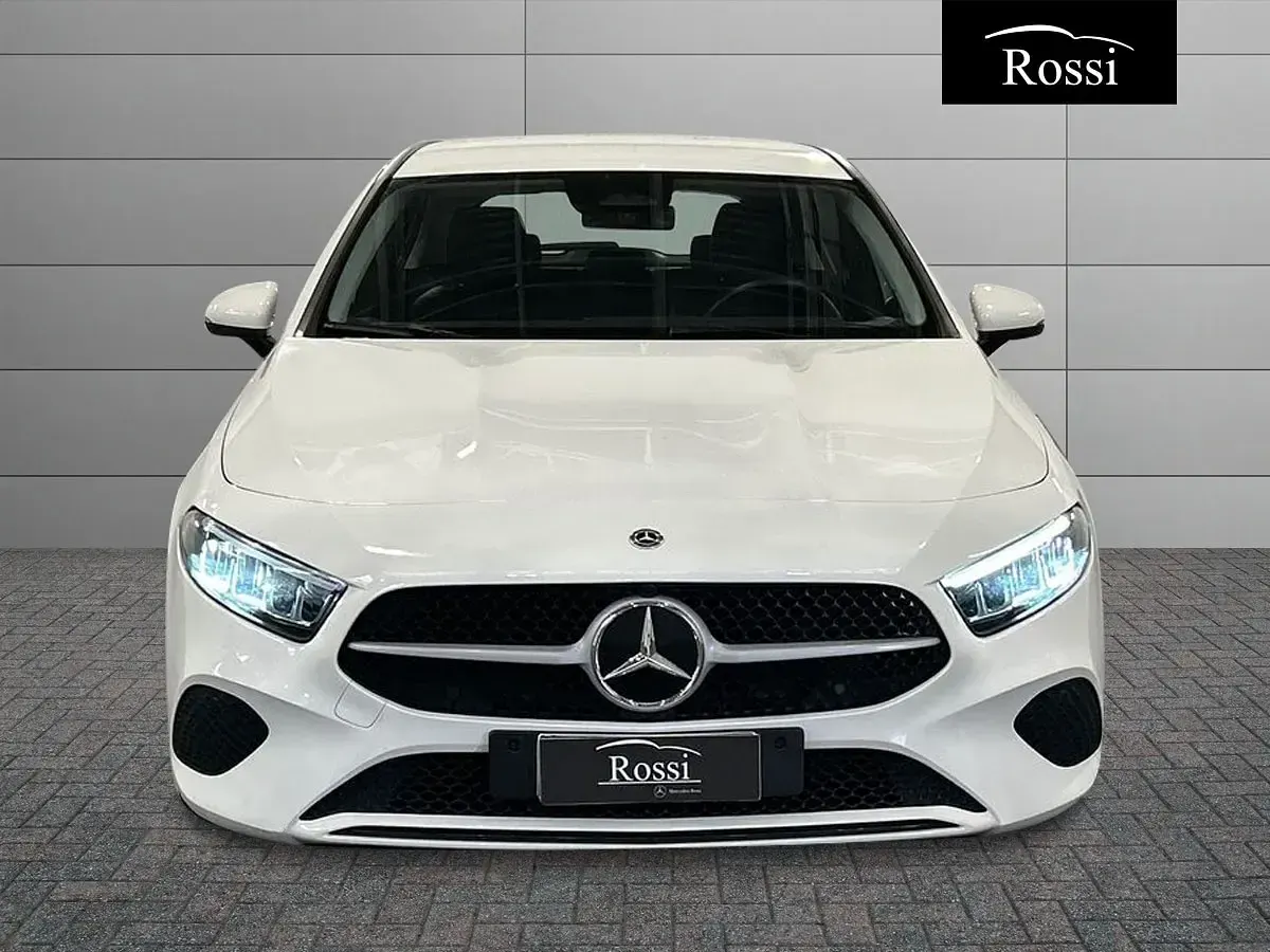 Usado Mercedes A180 Advanced 116 HP (85 kW) 2023 Branco Sedan