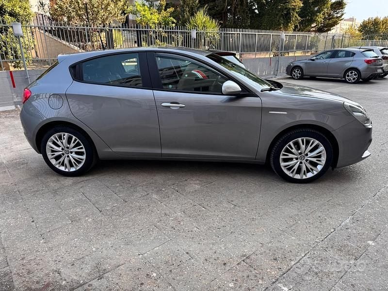 Usata Alfa Romeo Giulietta Super 120 CV (88 kW) 2018 Grigio Berlina