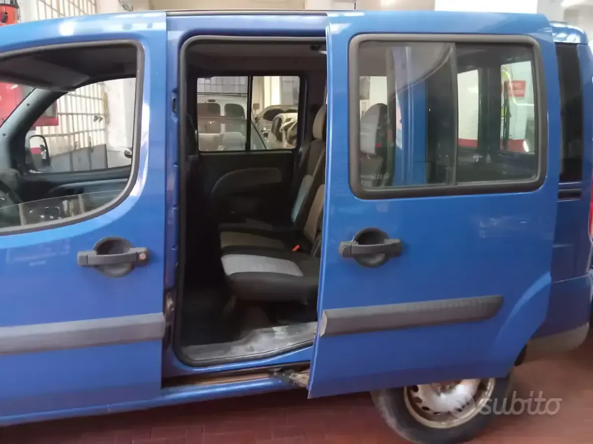 Usata Fiat Doblò Dynamic 77 CV (56 kW) 2007 Bluazzurro Monovolume