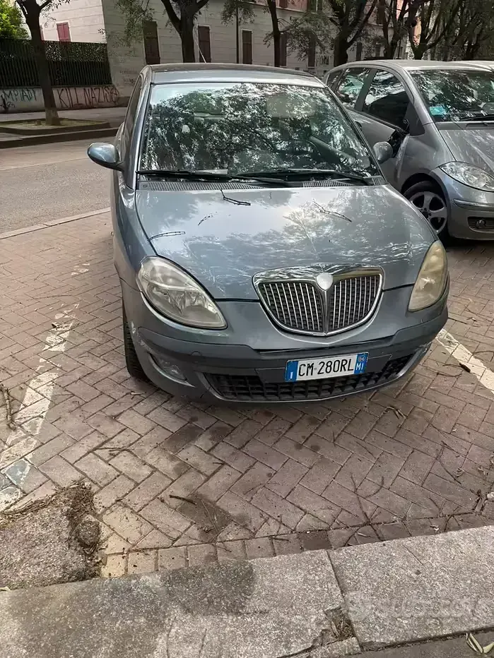 Usata Lancia Ypsilon 80 CV (58 kW) 2004 Grigio Utilitaria