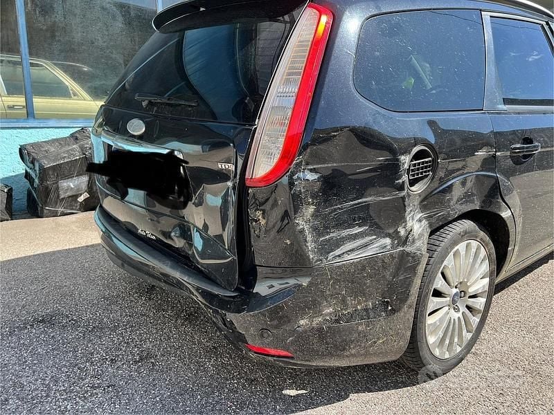 Begagnad Ford Focus 100 HK (73 kW) 2008 Svart Kombi