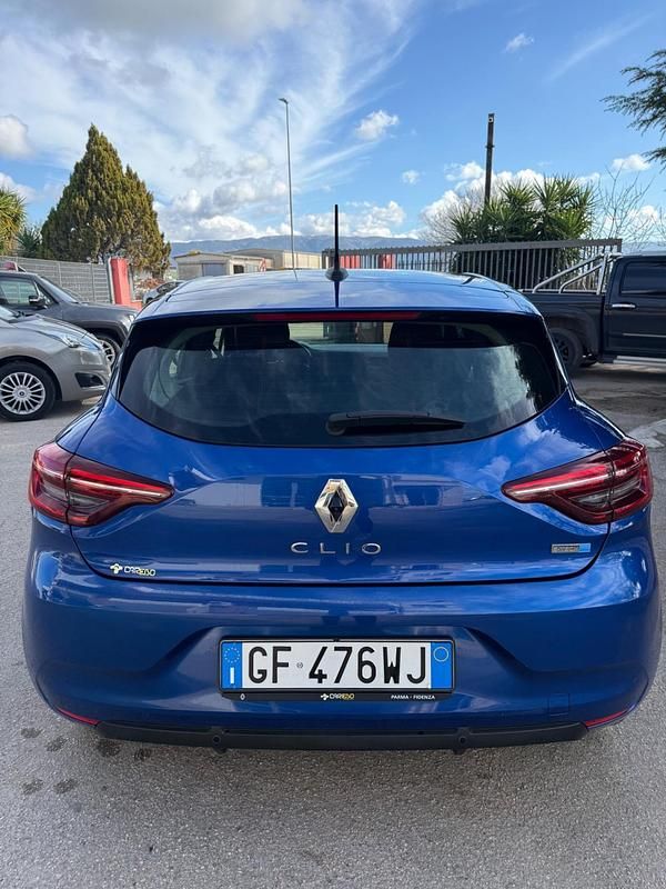 Usata Renault Clio V Initiale Paris 91 CV (66 kW) 2021 Blu Berlina