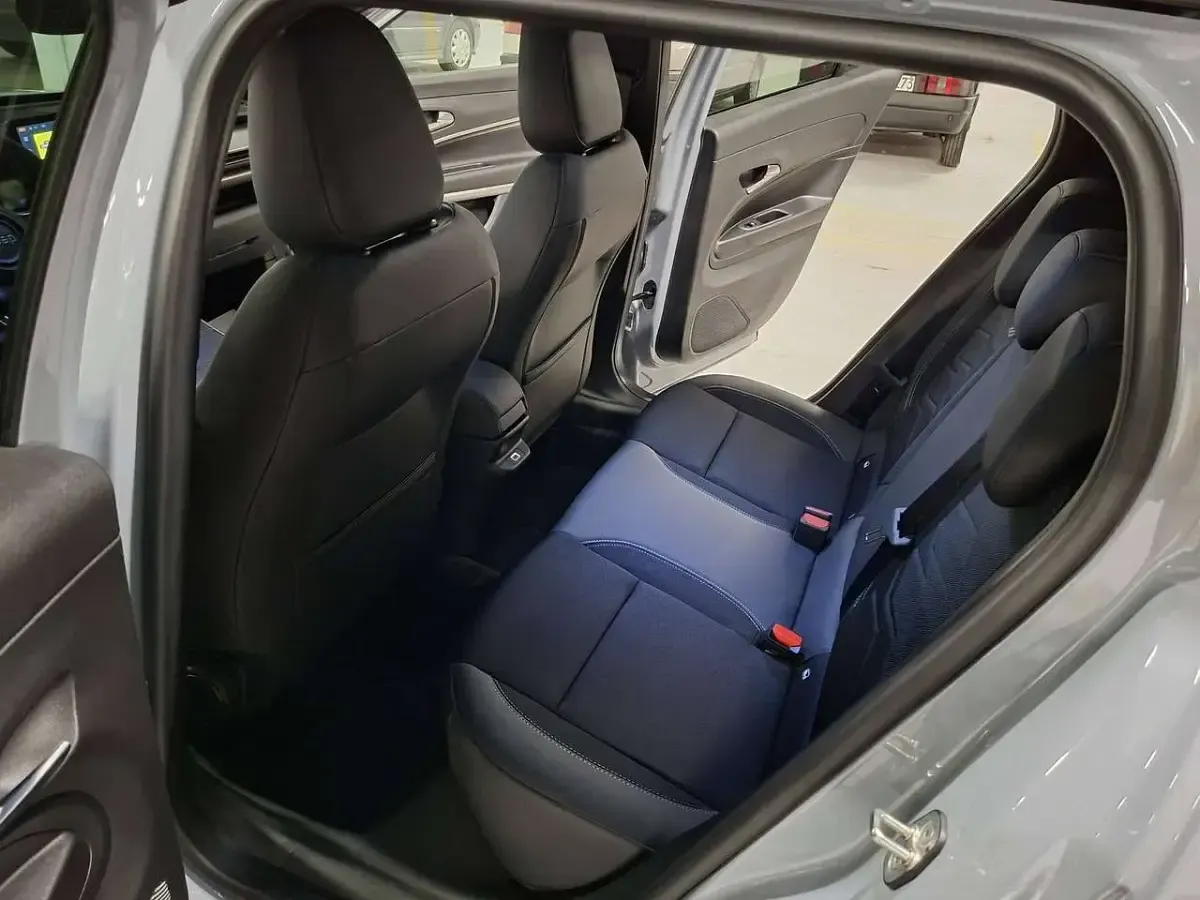 Nuova Jeep Avenger Summit 101 CV (74 kW) 2026 Storm/tetto volcano (380) SUV