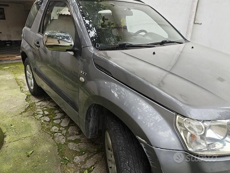 Usata Suzuki Grand Vitara 185 CV (136 kW) 2006 Grigio SUV