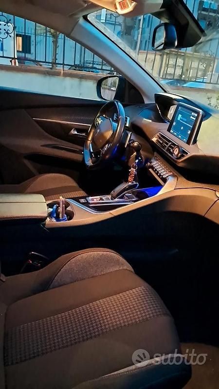 Usata Peugeot 3008 2019 Blu Monovolume