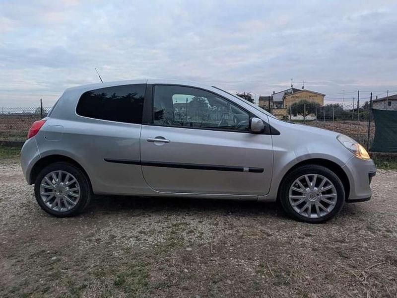 Usata Renault Clio III LE 101 CV (74 kW) 2008 Grigio Berlina